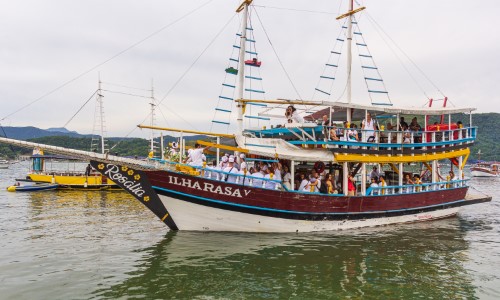 Mutuan participa dos Festejos para Yemanjá com apresentação especial na Praia do Pontal em Paraty