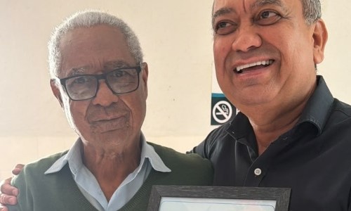 AAPVR homenageia deputado Max Lemos em agradecimento a emenda para a ILPI
