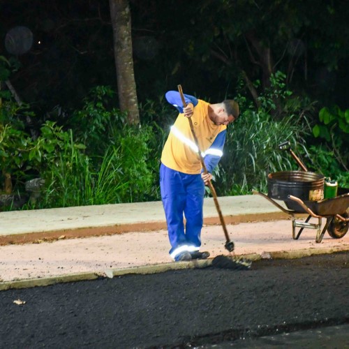 Asfaltamentos avançam em Resende