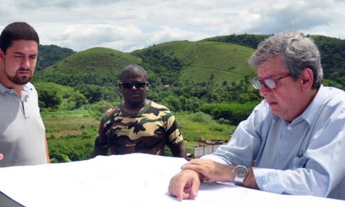 Prefeitura de BM notifica proprietário de terreno na Colônia Santo Antônio 