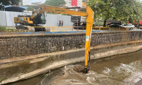 Volta Redonda inicia limpeza dos córregos para prevenção de enchentes e alagamentos