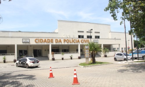 Emop-RJ reforma a cobertura do prédio da Cidade da Polícia