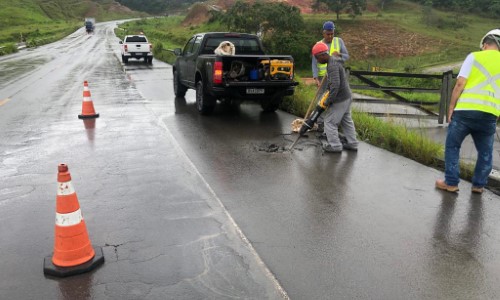 Deputado Jari acompanha testagem da pavimentação na Rodovia do Contorno em Volta Redonda