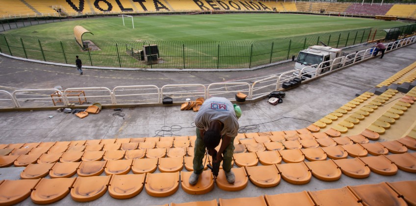 Estádio da Cidadania, em Volta Redonda, terá gramado renovado para jogo entre Portuguesa e Flamengo 