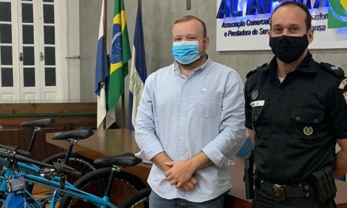 Aciap-BM doa bicicletas para Polícia Militar