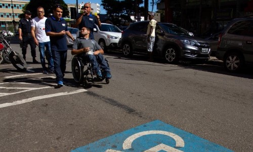 Prefeitura de Volta Redonda faz campanha por respeito às vagas exclusivas