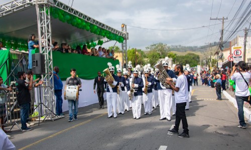 Banda Municipal de Porto Real participa de desfile no aniversário de Itatiaia