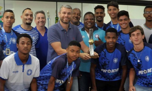 Prefeito de BM recebe atletas do sub-17 do BMFC, campeões da Série B do Carioca 2019