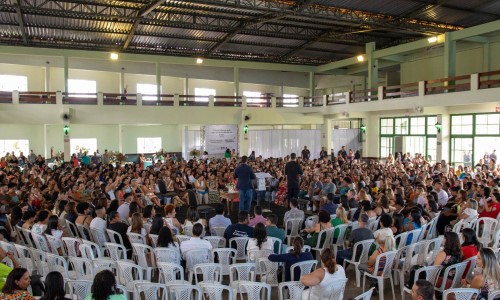 Prefeito de Barra do Piraí abre ano letivo e entrega uniformes e kits escolares para alunos