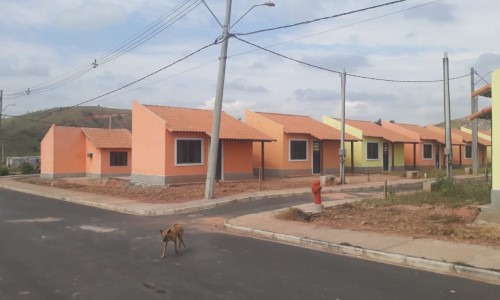 Governo do Estado e prefeitura de Barra do Piraí entregam 81 casas populares