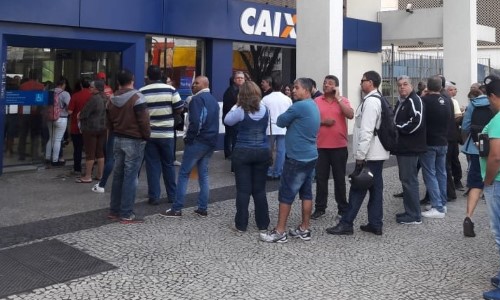 Bancos funcionam em horário especial no dia 24 de dezembro