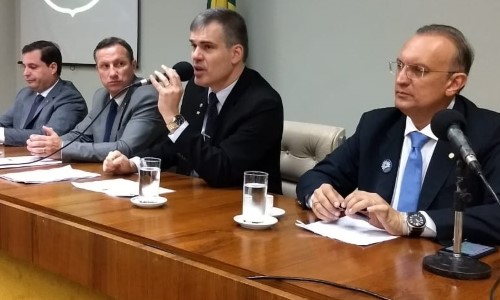     Deputado Furtado discute o impacto da reforma da Previdência nos servidores policiais