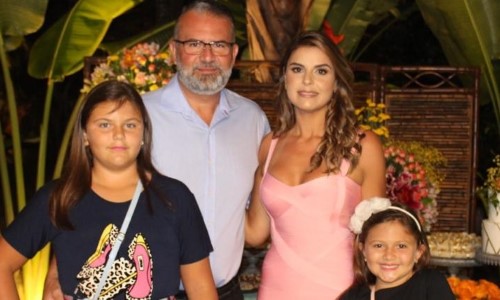 Andressa Blumer comemora aniversário no Bosque da Lua Gastrobeer em Volta Redonnda