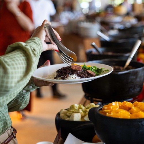 RJ: Hotel Nacional traz programação especial com feijoada e samba para o feriado de São Jorge em São Conrado