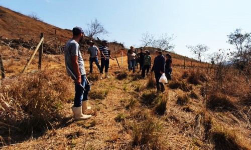 Secretária de Agricultura de Itaperuna recebe equipe de laboratório de solos