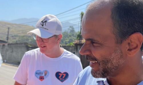 Dudu, candidato a prefeito de Itatiaia, visita bairros e ouve moradores de porta em porta