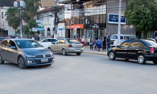 Prefeitura desobstrui ruas e avança na limpeza de Volta Redonda