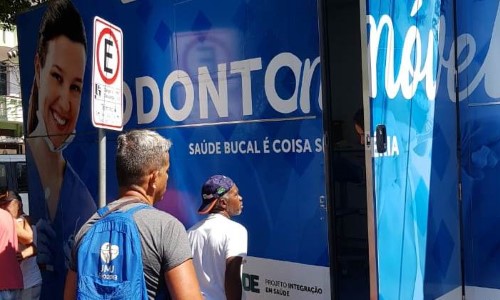 Caminhão da Odontologia leva sorriso novo a periferia de Barra do Piraí