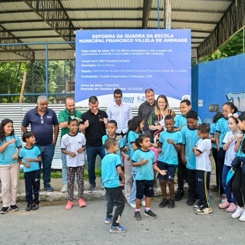 Prefeito de BM assina ordem de serviço para reforma da quadra do São Francisco de Assis