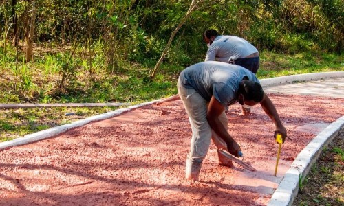 Prefeito de Pinheiral acompanha obras em ciclovia e no Parque Fluvial