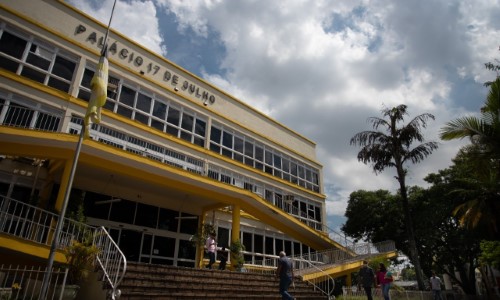 Prefeitura de Volta Redonda antecipa salário de outubro e paga retroativo do piso da enfermagem