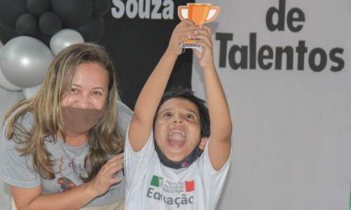 Porto Real realiza apresentação dos alunos do Cruz e Souza com suas habilidades em Show de Talentos