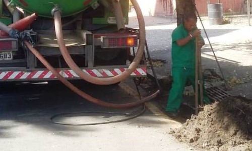Limpeza do sistema de drenagem já passou por cerca de 7300 bueiros em Resende