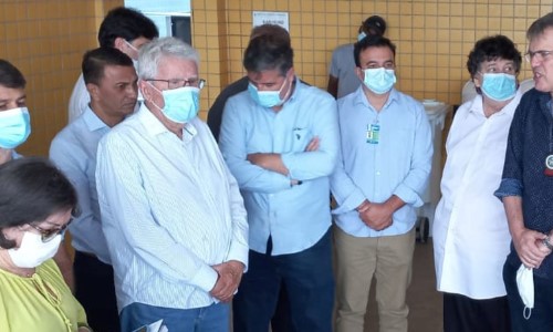 Prefeito de VR acompanha chegada de aparelho de ressonância no Hospital Regional