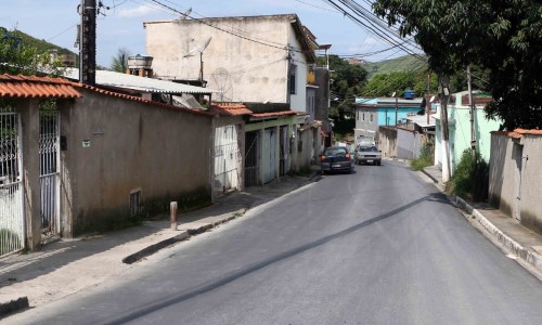 Asfalto no bairro São Luiz em Barra Mansa deve ser concluído na próxima semana
