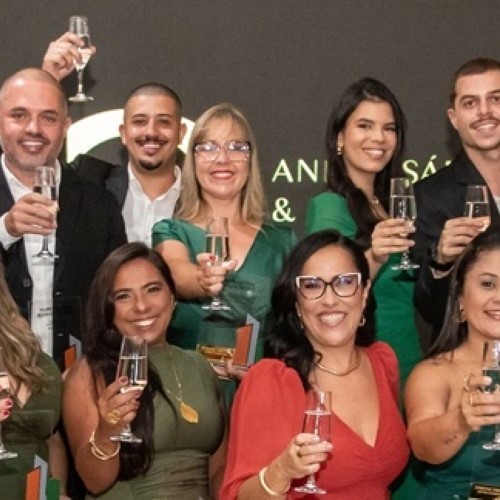 Simone Freitas Imóveis celebra 10 anos com lançamento de nova marca em Volta Redonda