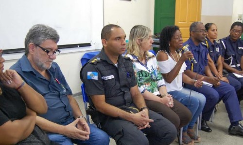 Vice-prefeita de BM participa de encontro para discutir segurança nas escolas