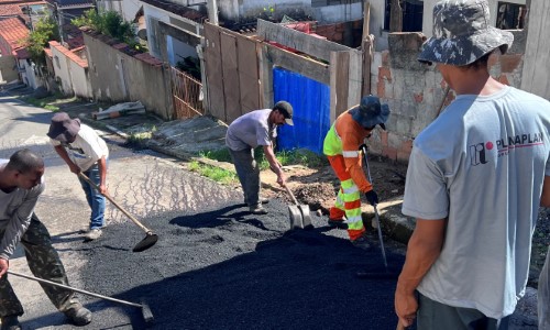 Prefeitura de Pinheiral segue com a operação tapa-buracos