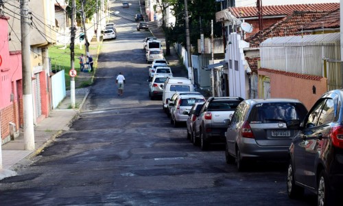 Operação Tapa-Buraco recupera ruas de Resende