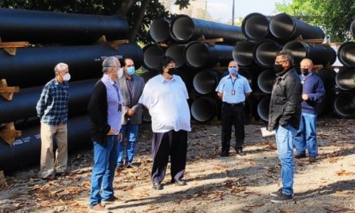 Volta Redonda recebe parte de tubulação para obra na rede de água da Beira-Rio