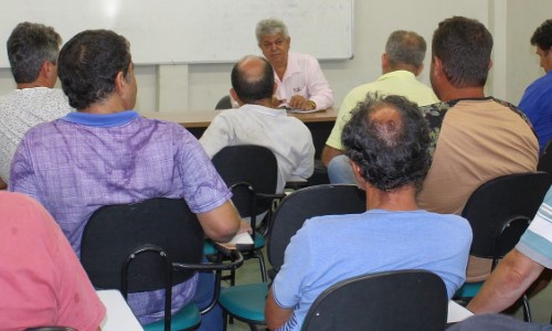 Deputado estadual Marcelo Cabeleireiro recebe demandas de motoristas de van da região