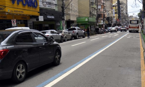 Prefeitura de Barra Mansa libera estacionamento ao longo da faixa da direita da Avenida Joaquim Leite